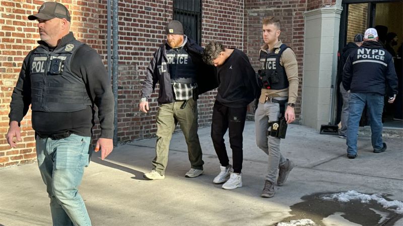 যুক্তরাষ্ট্রে ৯ দিনে ৭ হাজারের বেশি অবৈধ অভিবাসী গ্রেফতার